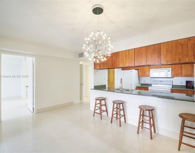 1200 Brickell Bay Dr - Photo Thumbnail 8