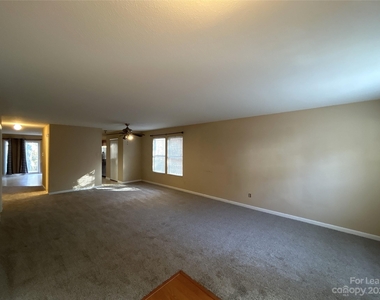 2937 Royal Fern Lane - Photo Thumbnail 10