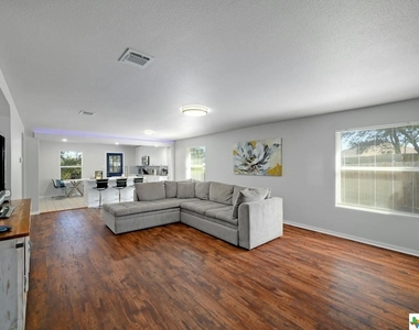 610 Duke Bend - Photo Thumbnail 4