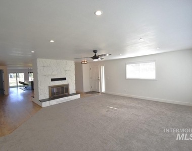 660 N Ballantyne Ln - Photo Thumbnail 12