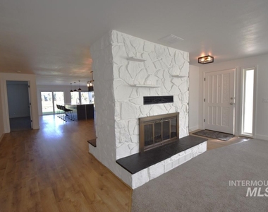 660 N Ballantyne Ln - Photo Thumbnail 13