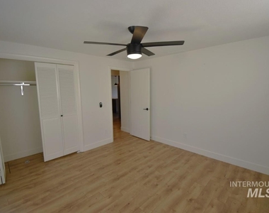 660 N Ballantyne Ln - Photo Thumbnail 25