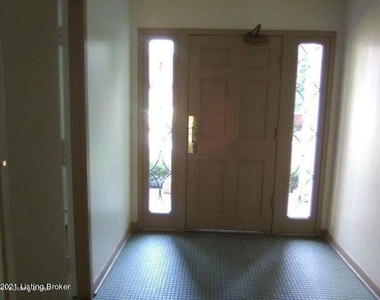 246 Chenoweth Ln - Photo Thumbnail 3