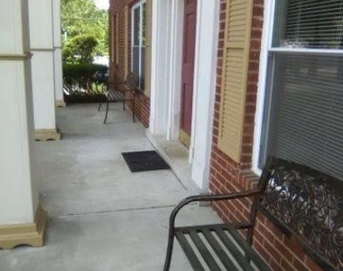 246 Chenoweth Ln - Photo Thumbnail 2