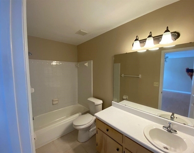 2601 Cotuit Lane - Photo Thumbnail 7