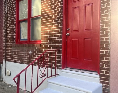 1558 N Randolph St - Photo Thumbnail 2