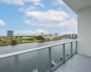 4010 S Ocean Dr - Photo Thumbnail 0