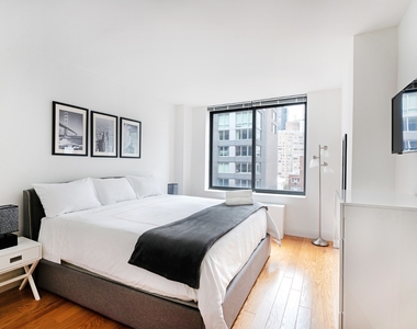 222 East 34th Street - Photo Thumbnail 5