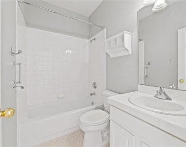 904 Yew Court - Photo Thumbnail 22