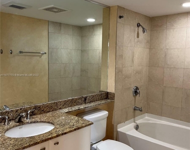 610 W Las Olas Blvd - Photo Thumbnail 7