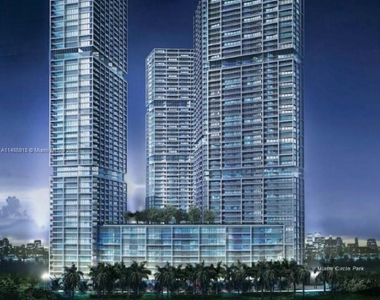 465 Brickell Ave - Photo Thumbnail 2