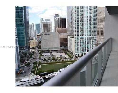 465 Brickell Ave - Photo Thumbnail 4