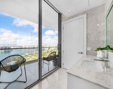 18501 Collins Ave - Photo Thumbnail 13