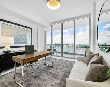 18501 Collins Ave - Photo Thumbnail 12