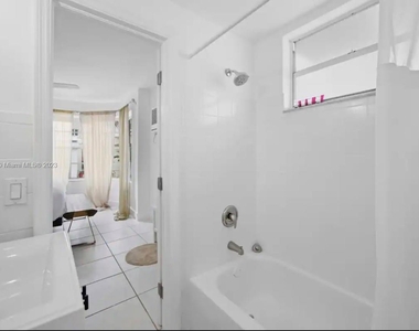 3030 Collins Ave - Photo Thumbnail 11