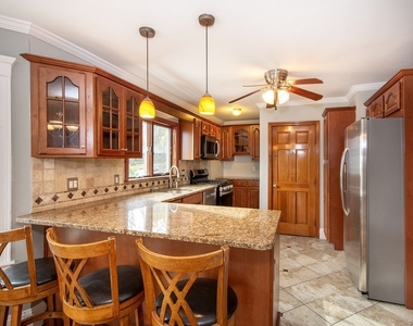 181 Metropolitan Ave - Photo Thumbnail 3