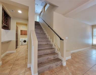 6634 Camero Avenue - Photo Thumbnail 12