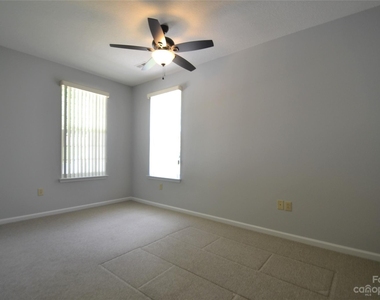 8035 Sultana Circle - Photo Thumbnail 20