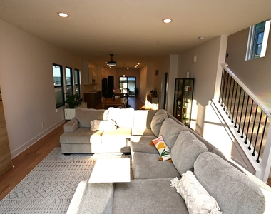 2810 Macpherson Avenue - Photo Thumbnail 6