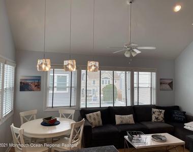 106 W Pompano Way - Photo Thumbnail 24