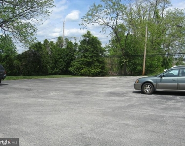 410 E Township Line Rd - Photo Thumbnail 2