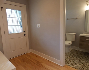 202 Lincoln Court - Photo Thumbnail 12