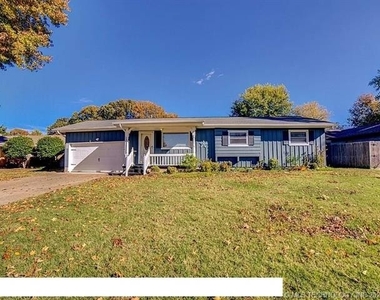 1809 S Elm Avenue - Photo Thumbnail 0