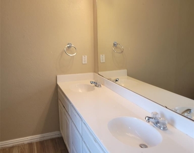 920 W Sierra Vista Court - Photo Thumbnail 10