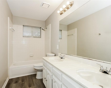 2129 Carrington Avenue - Photo Thumbnail 10