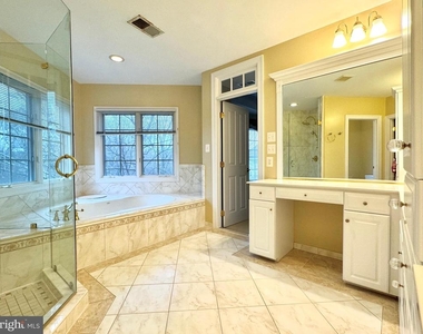 1460 Carrington Ridge Ln - Photo Thumbnail 37