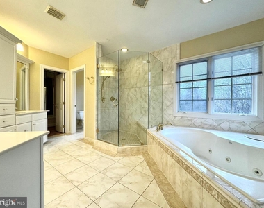 1460 Carrington Ridge Ln - Photo Thumbnail 34