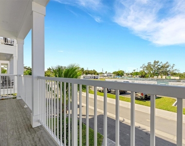 4349 Marina View Way - Photo Thumbnail 14