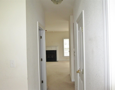 403 Stagecoach Drive - Photo Thumbnail 2