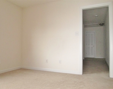 403 Stagecoach Drive - Photo Thumbnail 14