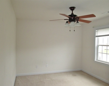 403 Stagecoach Drive - Photo Thumbnail 11