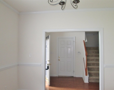 403 Stagecoach Drive - Photo Thumbnail 8