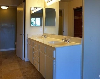 4210 Fiesta Way # 4 - Photo Thumbnail 10