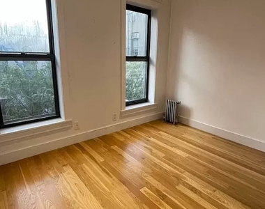 124 Ridge Street - Photo Thumbnail 2