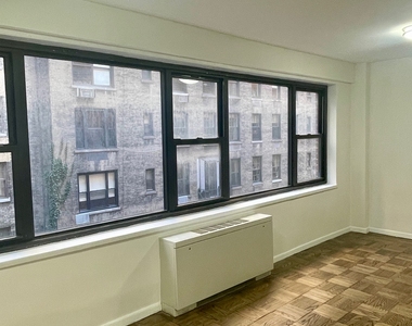 East 56th Street - Photo Thumbnail 4