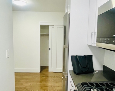 East 56th Street - Photo Thumbnail 15
