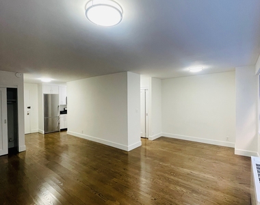 East 56th Street - Photo Thumbnail 11