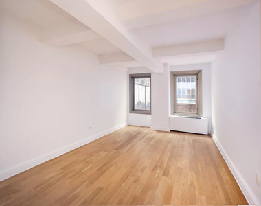 West 55th Street - Photo Thumbnail 3