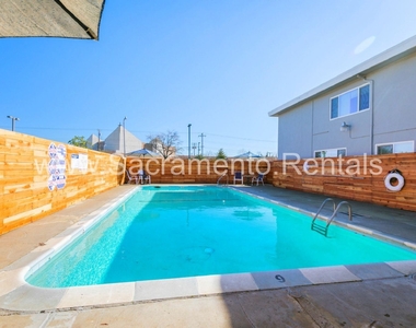 3833 Marconi Avenue - Photo Thumbnail 16