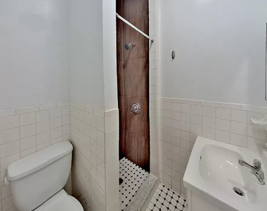 218 East 6th Street - Photo Thumbnail 5
