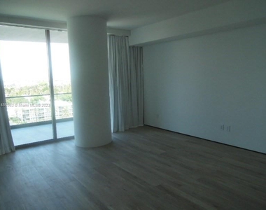 10203 Collins Ave - Photo Thumbnail 9