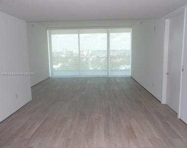 10203 Collins Ave - Photo Thumbnail 7