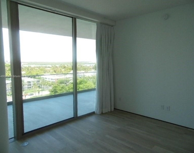 10203 Collins Ave - Photo Thumbnail 16