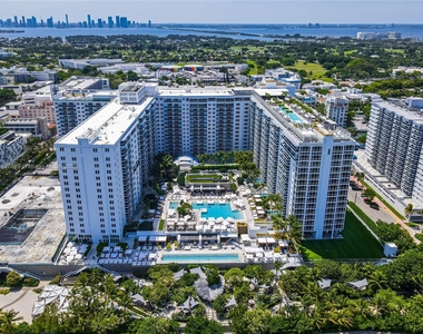 2301 Collins Ave - Photo Thumbnail 17