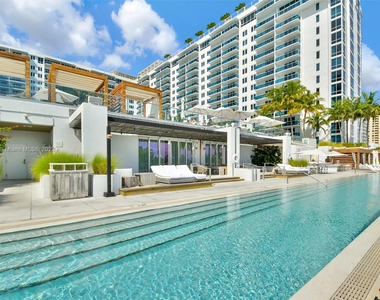 2301 Collins Ave - Photo Thumbnail 12