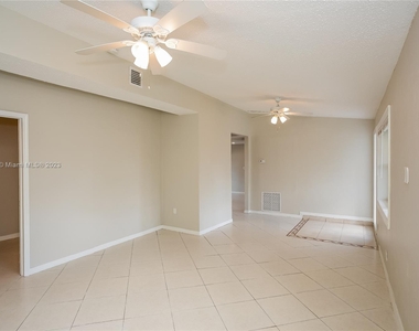 3740 Sw 44th Ave - Photo Thumbnail 4